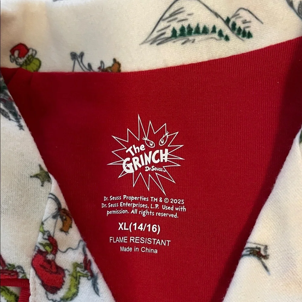Festive Cream Pajama Set with Grinch print nwot